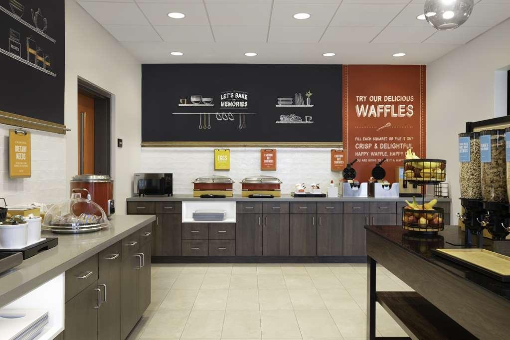 Hampton Inn Midland, On Ресторан фото